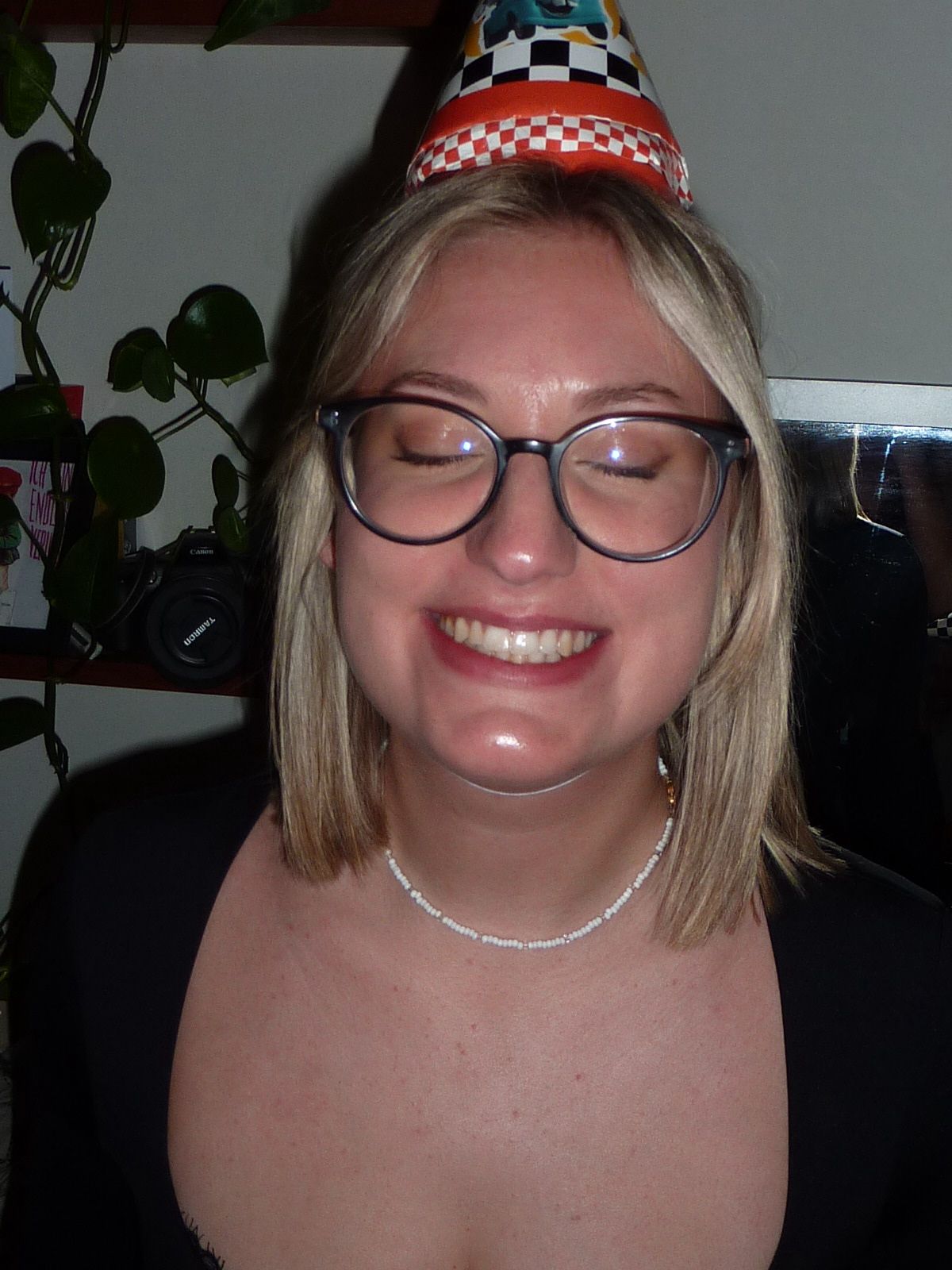 DJ BWElli performing